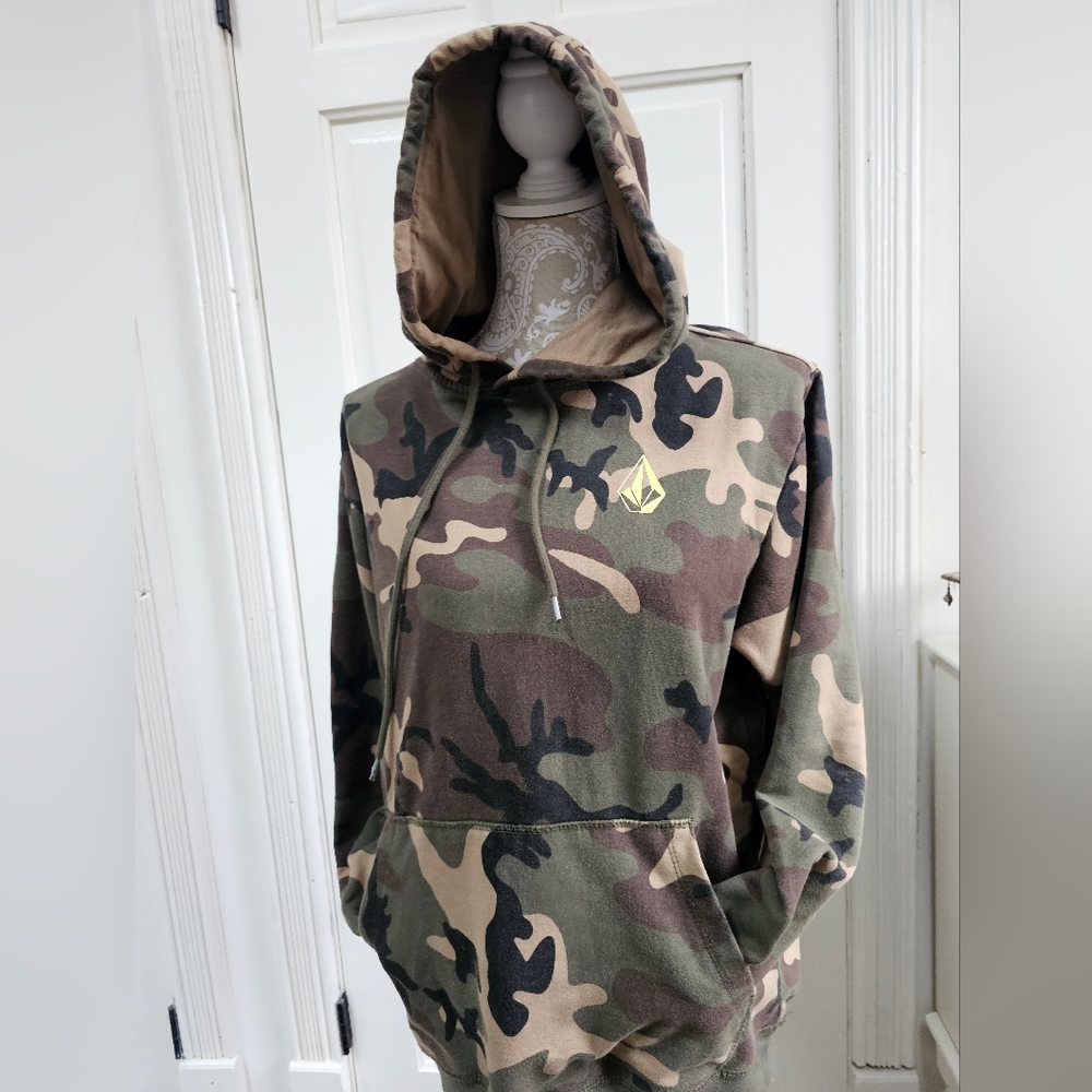 Volcom camo hoodie